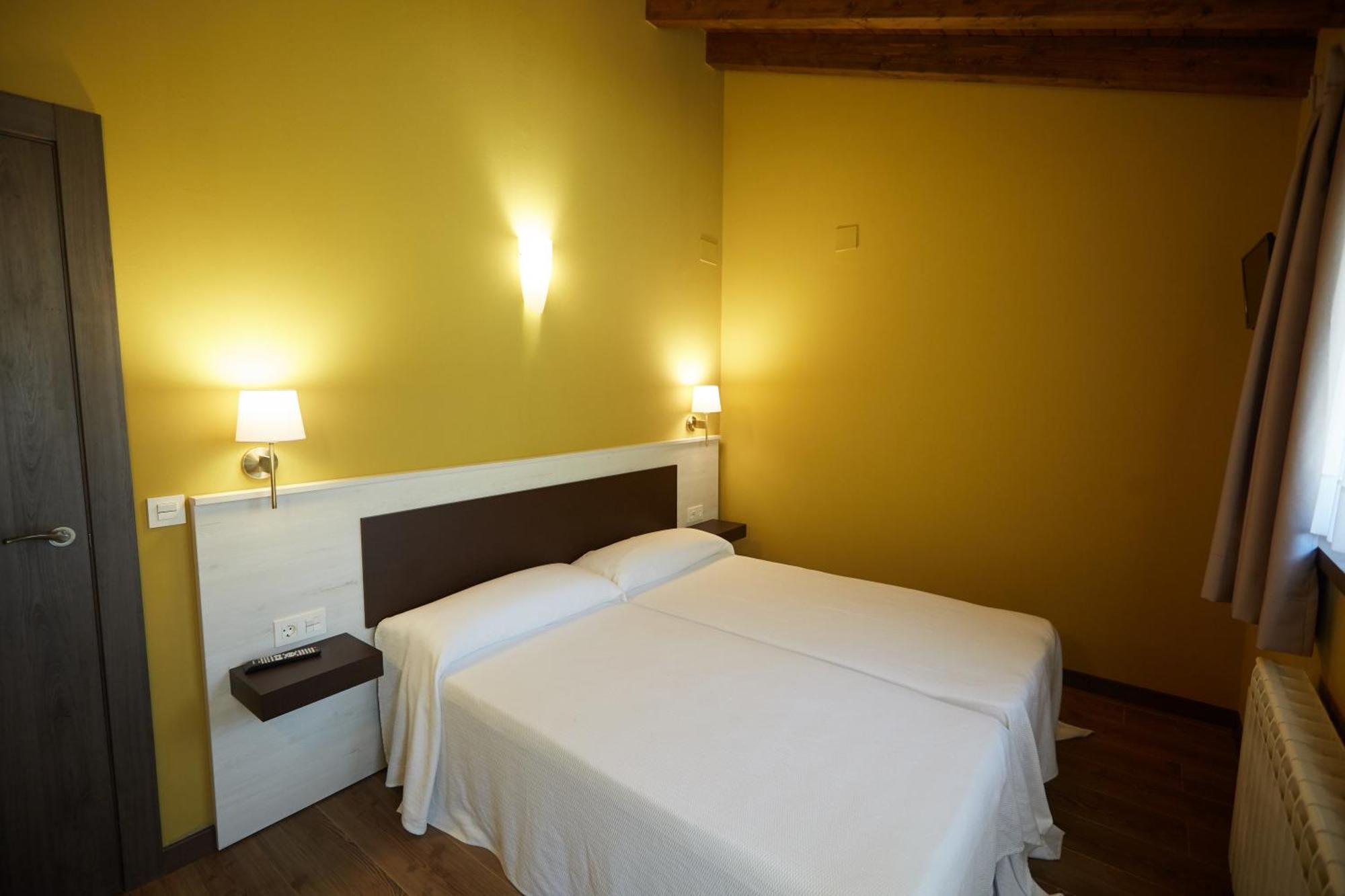 Apartamentos Rurales Casa La Piedra Collía エクステリア 写真