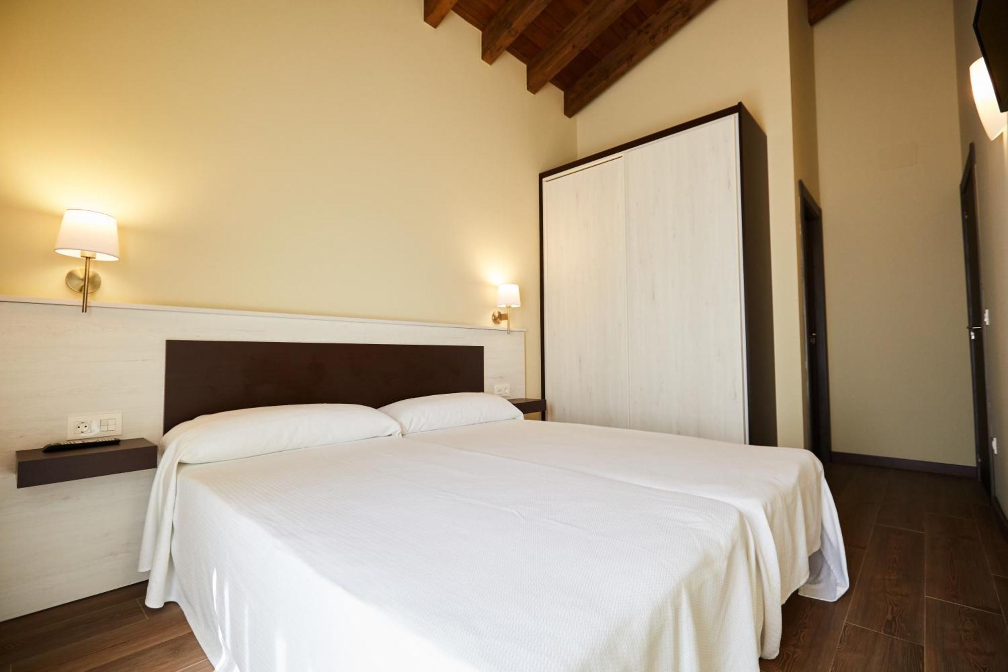 Apartamentos Rurales Casa La Piedra Collía エクステリア 写真
